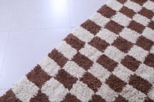 Checkered moroccan rug brown